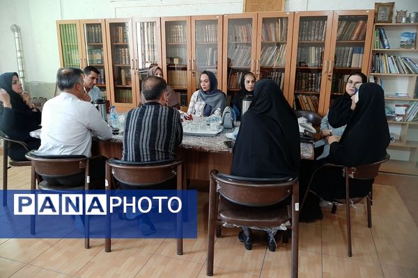 جلسه انجمن اولیا و هیات امنا در مدرسه پویش ناحیه ۳ شیراز