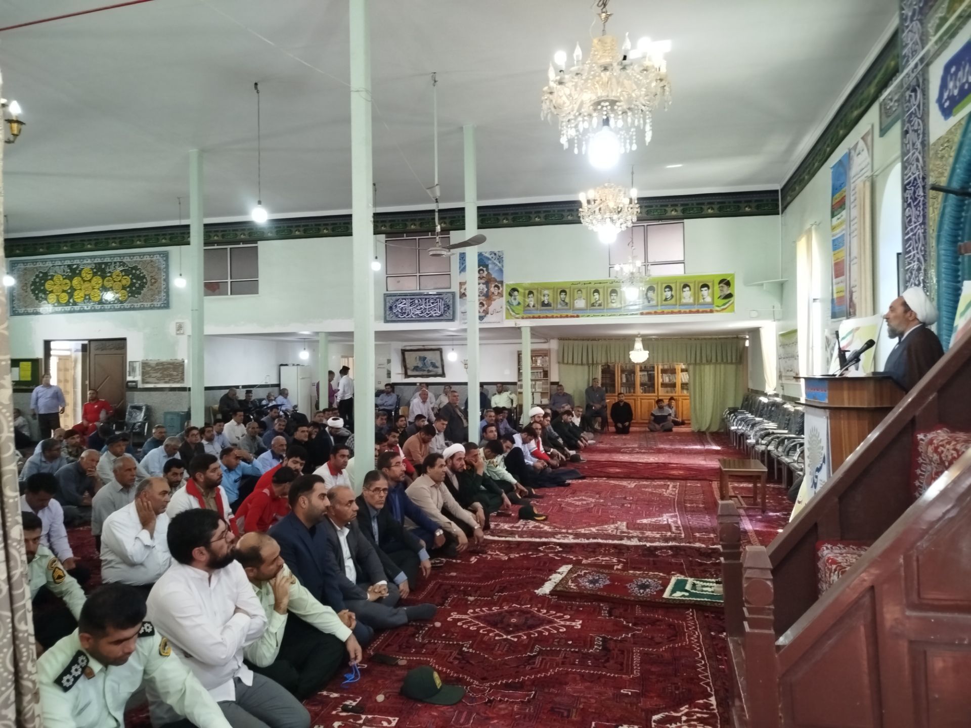 جامعه از خالی بودن مساجد آسیب می‌بیند
