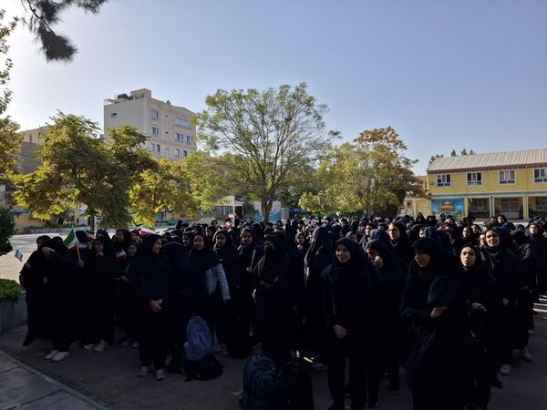 زنگ مهر در دبیرستان شاهد تقوا پیشگان ناحیه ۴ مشهد نواخته شد