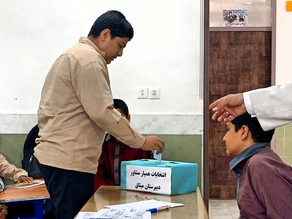 انتخابات همیار مشاور دبیرستان میثاق 