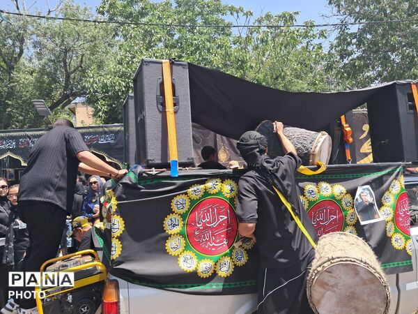 مراسم عزاداری ظهر عاشورا در روستای ولیان ساوجبلاغ