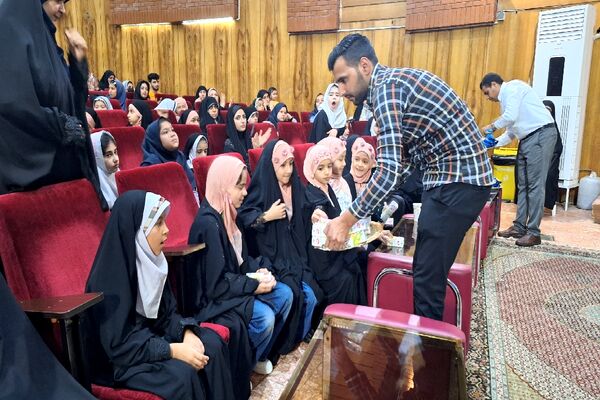 تجلیل از برگزیدگان مسابقات قرآن و عترت و فرهنگی هنری ناحیه 2 مشهد