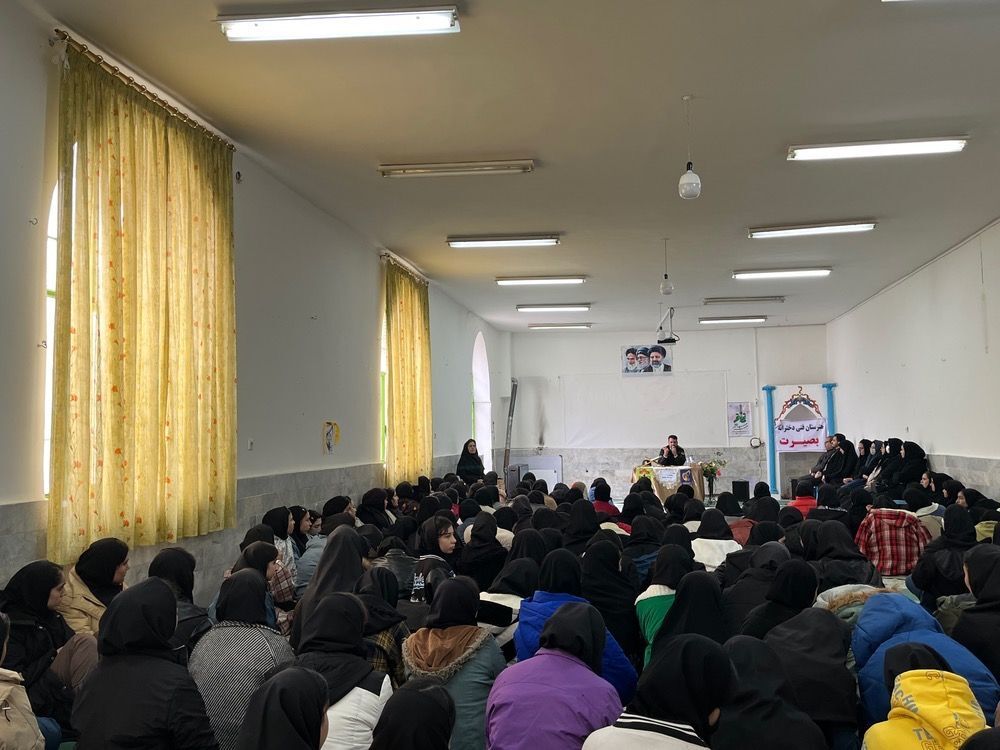 برگزاری جلسه پیشگیری از آسیب‌های اجتماعی در هنرستان بصیرت آشخانه