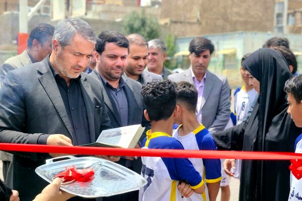 آیین افتتاح زمین چمن مصنوعی در قرچک
