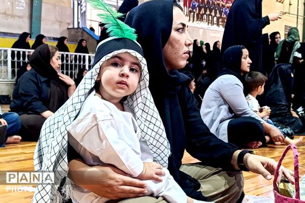 نوای «لبیک یا حسین» از گهواره‌ها؛ اجتماع شیرخوارگان حسینی در اسلام‌آباد غرب