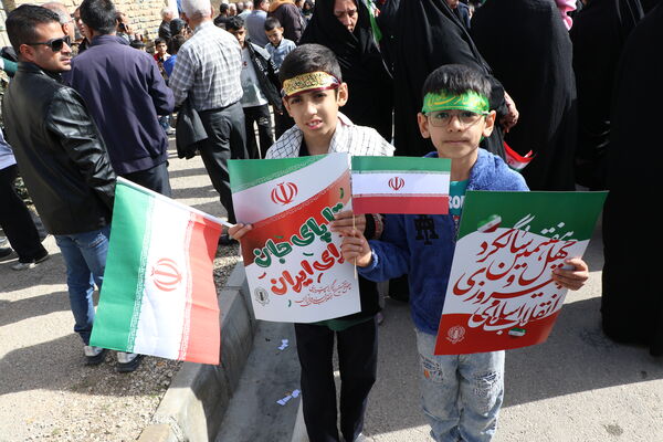حضور آگاهانه مردم شهرستان کوار در راهپیمایی ۲۲ بهمن