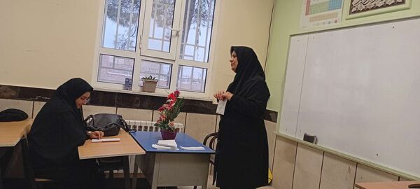 جلسه انجمن اولیا و تحویل کارنامه هشدار دبیرستان مادرمهربان خلیل آباد