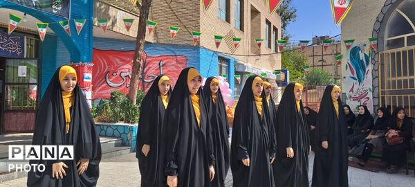 جشن میلاد حضرت زینب(س) و گرامیداشت روز پرستار در دبیرستان اهل‌البیت(ع) ناحیه 4 کرج