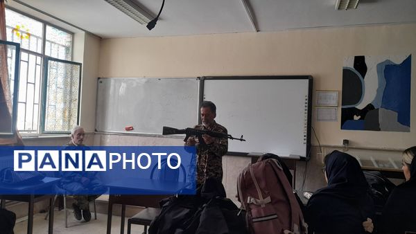 برگزاری کارگاه آموزشی تیر اندازی با اسلحه در هنرستان آفرینش پردیس 