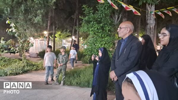 بازدید مدیرکل آموزش و پرورش یزد از غرفه‌های «فرهنگ‌سازی مصرف انرژی» 