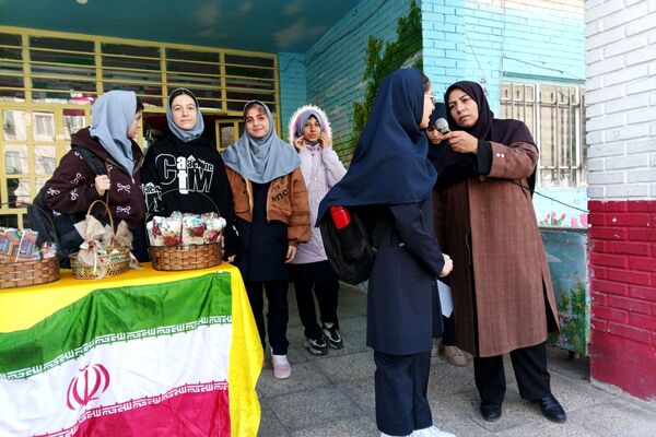 جشن میلاد امام زمان(عج) و ایام الله دهه فجر در مدارس شهرستان قدس