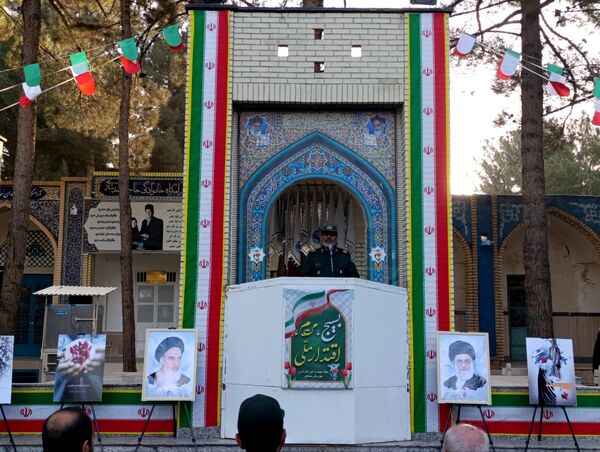 غبارروبی و عطرافشانی گلزار مطهر شهدا در نیشابور 
