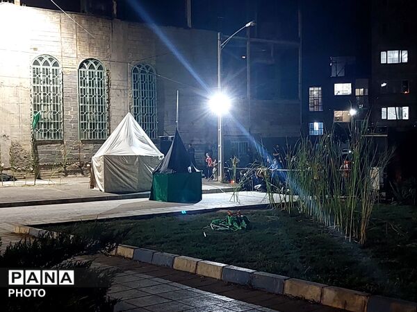 شمع ها هم‌نوا با خیمه‌ها در شامِ غریبان