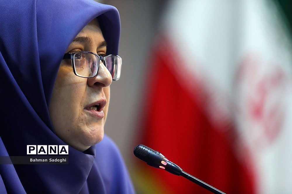 مهاجرانی: دولت مدافع آموزش زبان‌های محلی در کنار زبان رسمی است