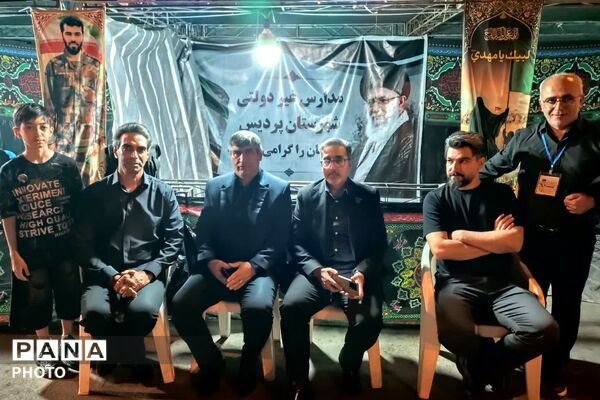 مراسم ختم قرآن فرهنگیان شهرستان پردیس جهت بزرگداشت رهبر شهید