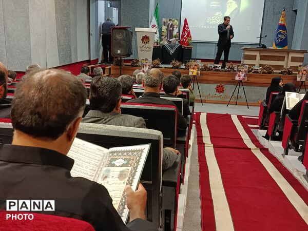 مراسم بزرگداشت رهبر شهید در دبیرستان فرزانگان ۴ در ناحیه یک مشهد  