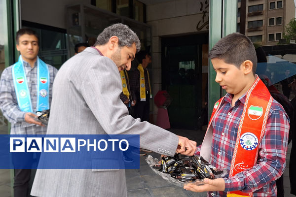 سنگ‌تمام دانش‌آموزان پیشتاز و خبرنگاران پانا برای فرهنگیان
