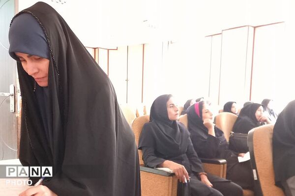 دوره آموزش و مهارت افزایی تغذیه و نگهداری از کودک در ناحیه دو شهرری 
