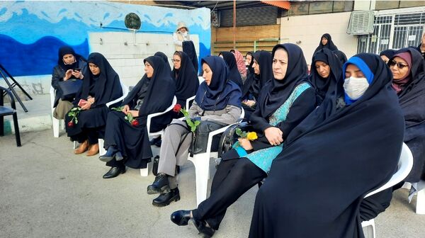 وداع دانش‌آموزان دبیرستان فرهنگیان ناحیه ۷ با شهید گمنام 
