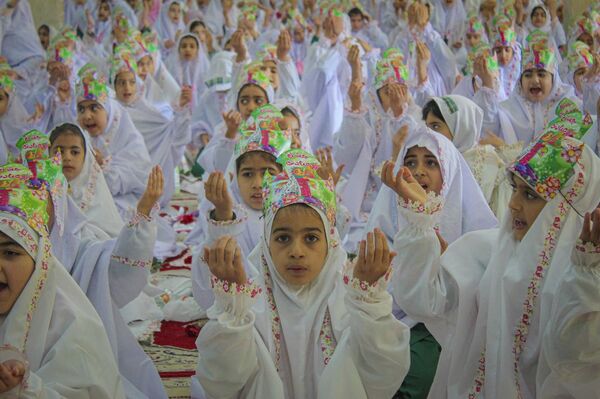 جشن تکلیف ۶۰۰دانش‌آموز دختر گتوندی