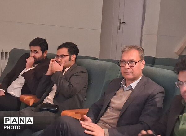 مسابقات تئاتر صحنه ای دختران در شهرستان کاشمر