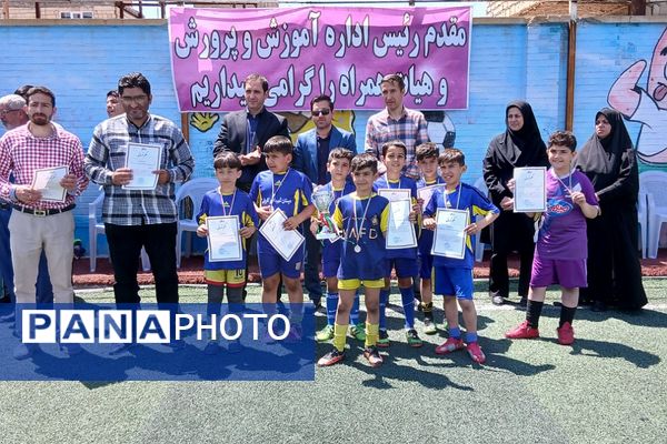 مسابقات مینی فوتبال دانش‌آموزان دوره اول ودوم ابتدایی در بهارستان‌۲
