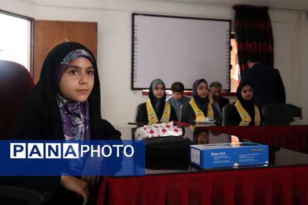 دیدار نماینده مردم ساری و میاندرود در مجلس شورای اسلامی با دانش‌آموزان مازندران