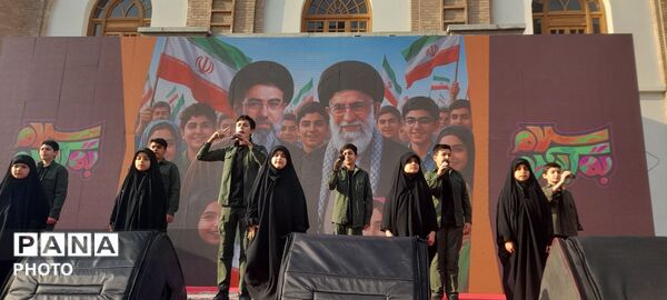 بیعت نوجوانان با رهبر انقلاب در تهران