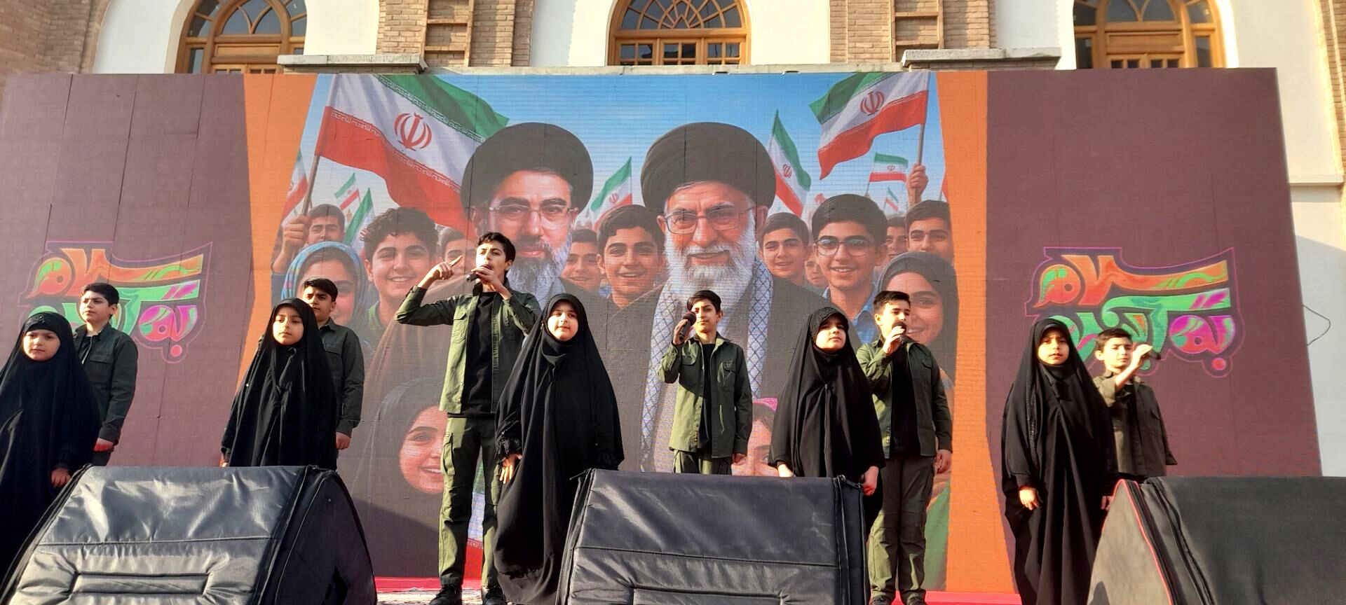 بیعت نوجوانان با رهبر انقلاب در تهران