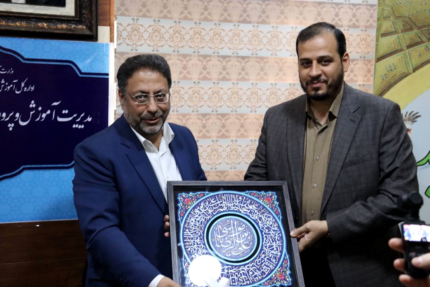 معلمان ، پاسداران اندیشه و فرهنگ ناب انقلاب اسلامی هستند”