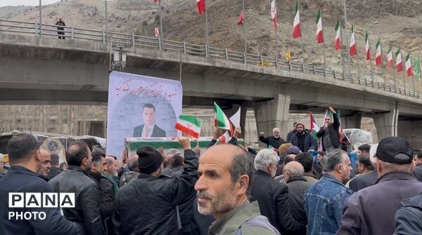 تشییع پیکر شهید دانشمند محمدرضا کیا بر دستان مردم کرج 