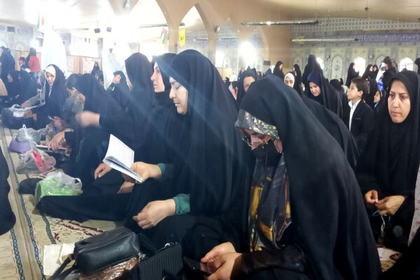 اقامه آخرین نماز جمعه ماه مبارک رمضان با حضور چشمگیر مردم یاسوج
