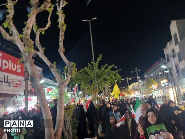 اجتماع باشکوهی فرهنگیان استان البرز در چهلم شهادت رهبر و دانش‌آموزان میناب