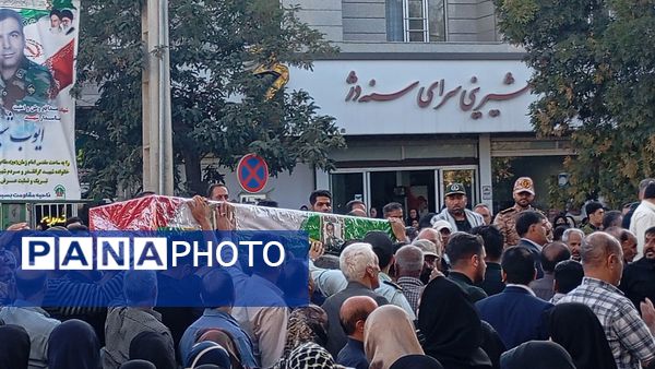 وداع باشکوه مردم قروه با پیکر مطهر شهید ایوب شیری