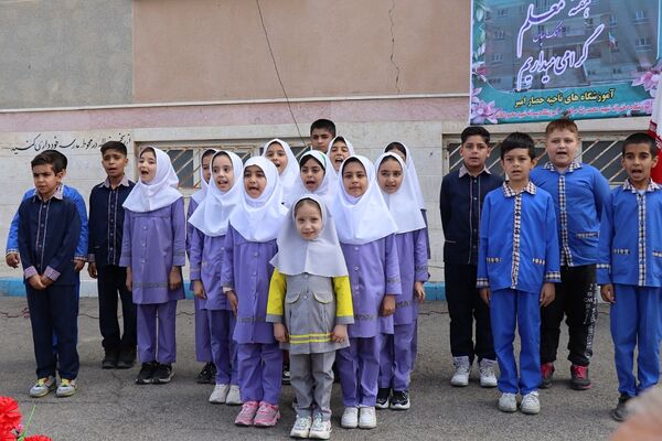 آیین گرامیداشت مقام معلم و به صدا درآوردن زنگ سپاس معلم در مدرسه شهید مرادی و شهید کلانتری پاکدشت