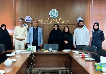 بازدید مدیر آموزش و پرورش ناحیه یک زنجان و تجلیل از فعالان خبرگزاری پانا در استان
