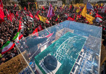 پیکر مطهر رهبر شهید انقلاب در نزدیکی روضه منوره حرم رضوی آرام می‌گیرد