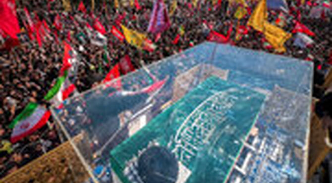 پیکر مطهر رهبر شهید انقلاب در نزدیکی روضه منوره حرم رضوی آرام می‌گیرد