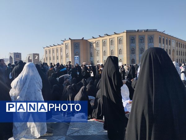 اقامه نماز عید فطر در حرم مطهر رضوی