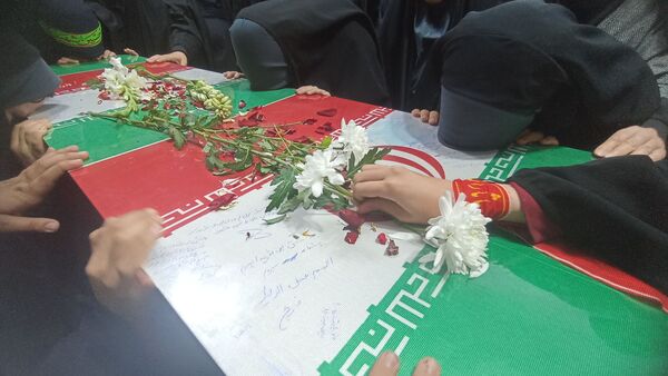  شهید گمنام ۱۷ ساله مهمان ویژه دبیرستان دخترانه امام حسین(ع) دوره اول  واحد ۳