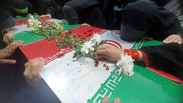  شهید گمنام ۱۷ ساله مهمان ویژه دبیرستان دخترانه امام حسین(ع) دوره اول  واحد ۳