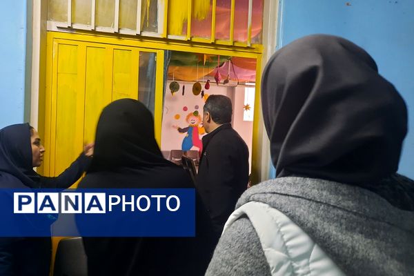بازدید مدیر آموزش و پرورش ناحیه دو شهرری از دبستان شهید چمران 