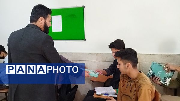 گرامیداشت روز دانش آموز در دبیرستان شاهد ابوذر غفاری 