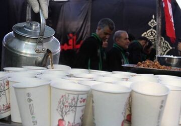 خادمان موکب‌های زنجان میزبان زائران رهبر شهید شدند