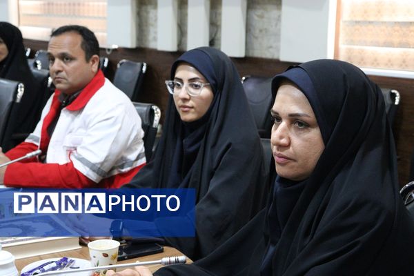 جلسه مراقبان و سفیران سلامت در آموزش و پرورش منطقه 14 تهران با حضور مسئولان اداره‌کل شهر تهران