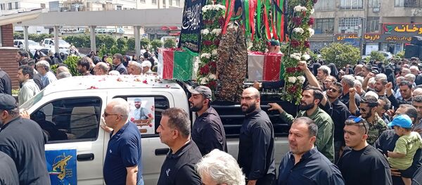 تشییع باشکوه پیکر بسیجی شهید در حمله رژیم صهیونیستی؛ مردم با فریاد مرگ بر اسرائیل وداع کردند