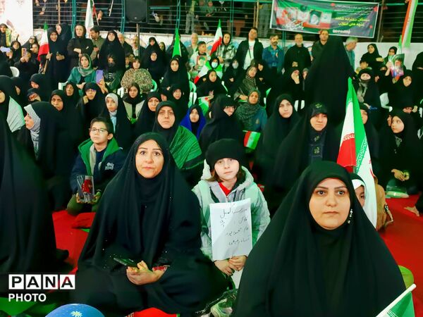 چهلم رهبر شهیدمان و کودکان میناب در میدان بازار دوم نازى آباد