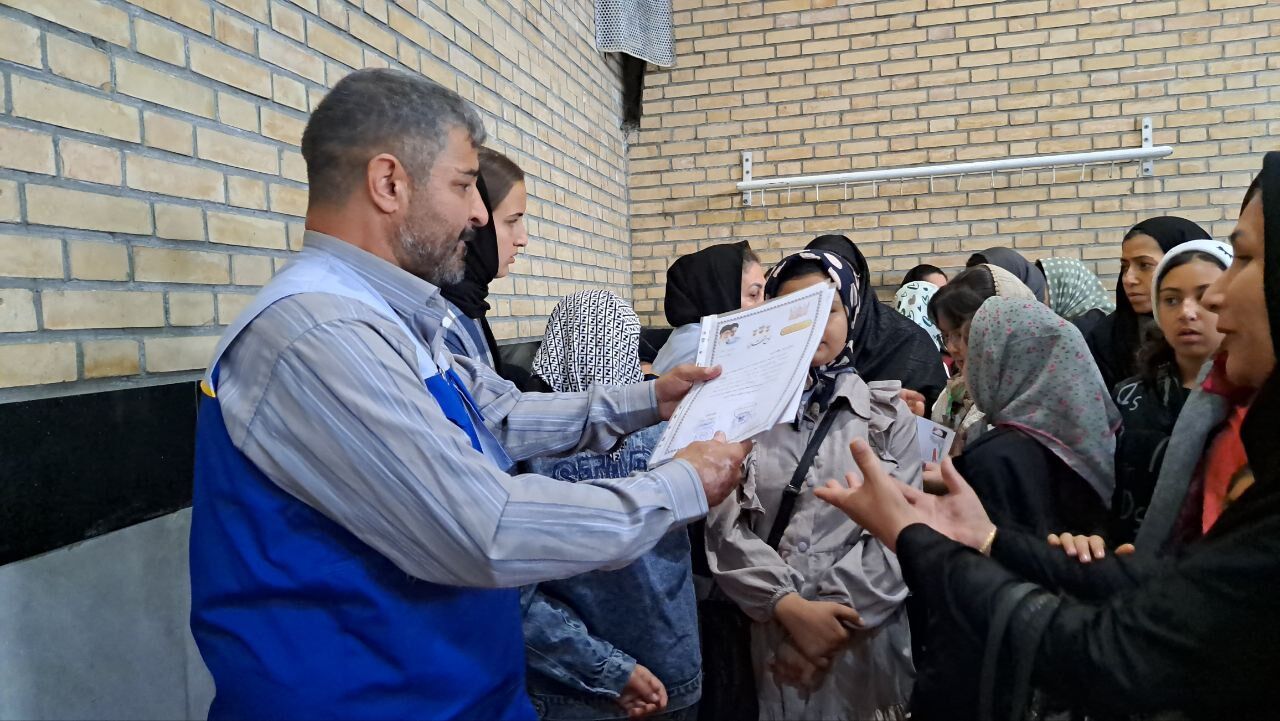 مسابقات طناب‌کشی و دارت در سالن زینبه شهرستان شیروان