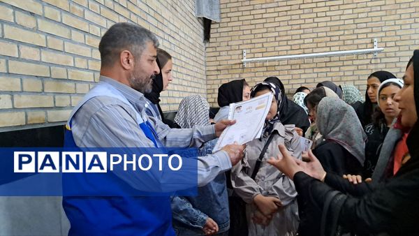 مسابقات طناب‌کشی و دارت در سالن زینبه شهرستان شیروان