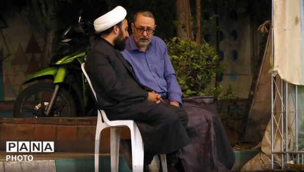 تجمعات شبانه در روز های پایانی ماه صفر همچنان پر رونق است